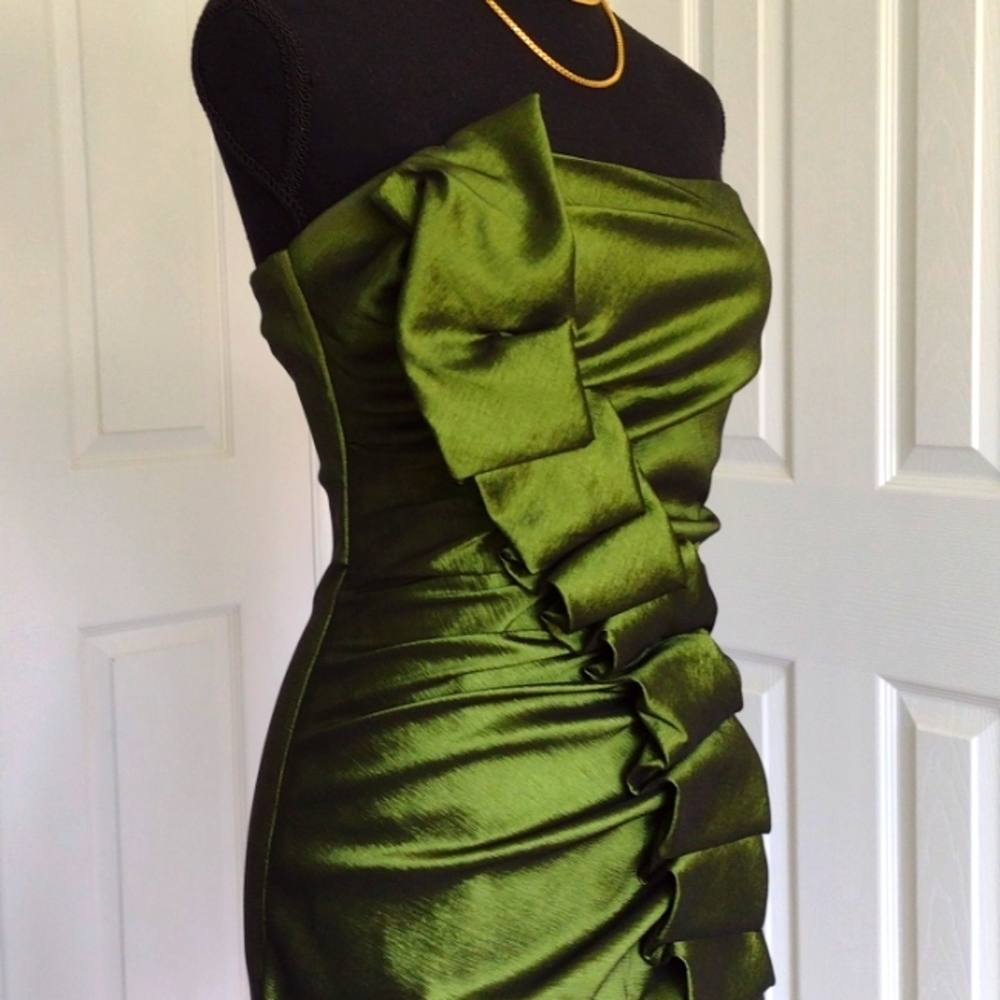 Dress - Picture 4 of 8